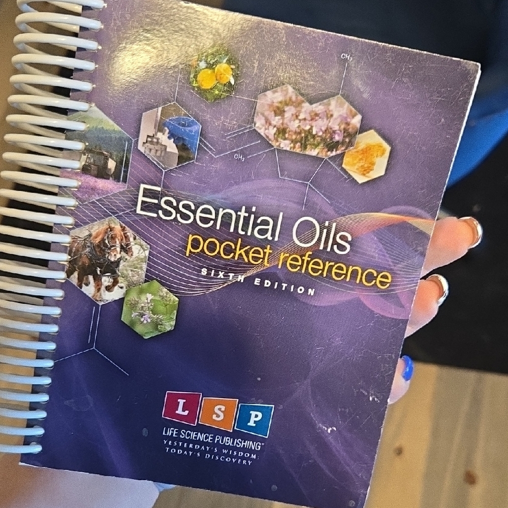 Essential Oils POCKET Reference 6th Edition.